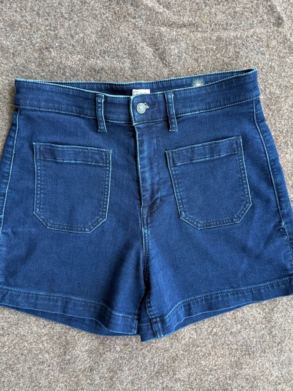 High-Rise Faharty Women’s Shorts